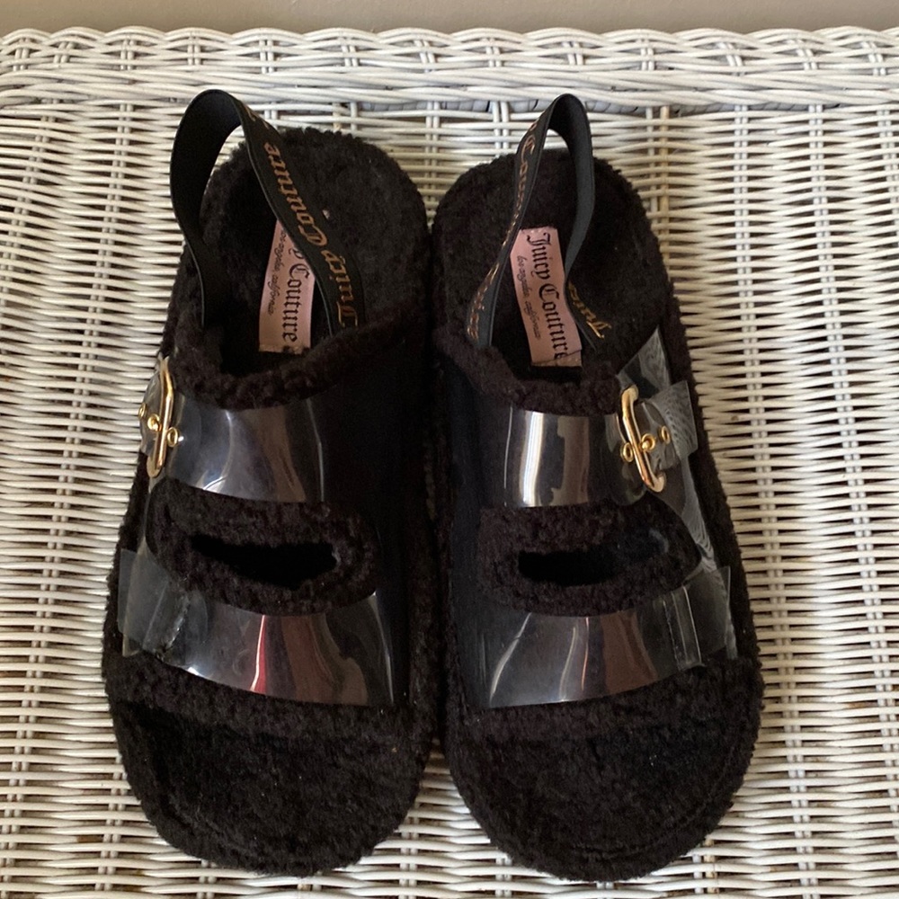 Juicy couture sandals with the strap in the back